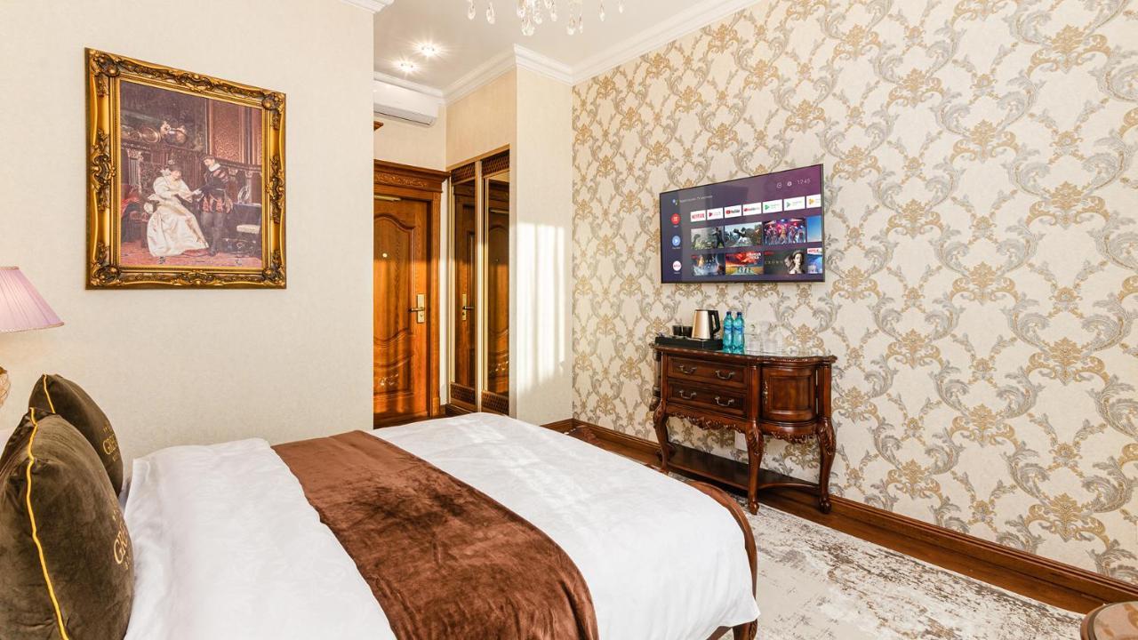 Gregory Boutique Hotel Kischinau Exterior foto A room at the hotel