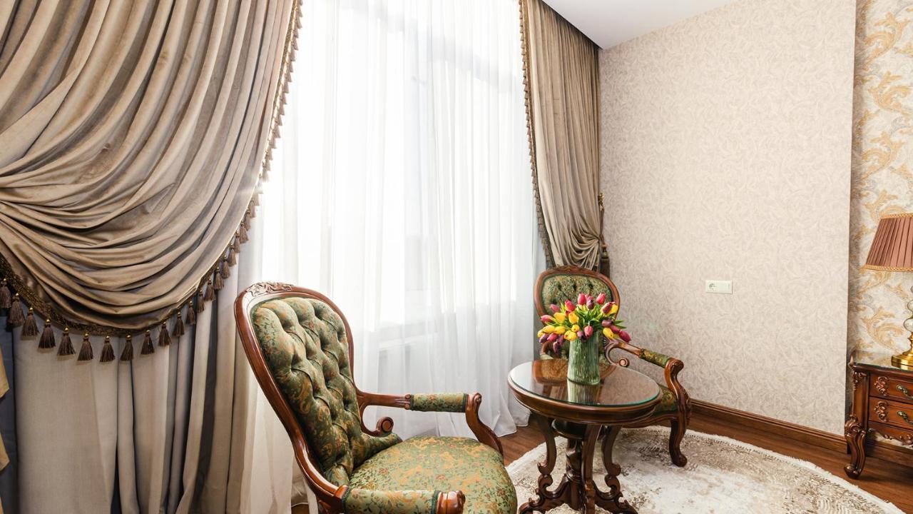 Gregory Boutique Hotel Kischinau Exterior foto Curtains