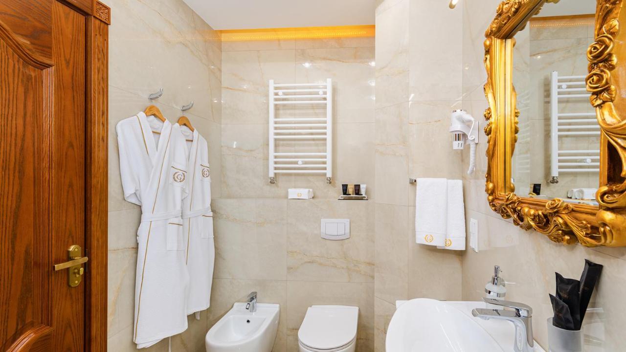 Gregory Boutique Hotel Kischinau Exterior foto Bathroom